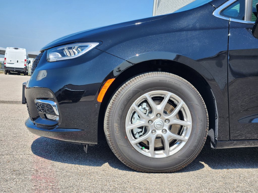 2025 Chrysler Pacifica Select - Photo 6