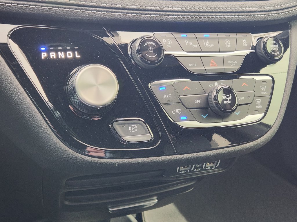 2025 Chrysler Pacifica Select - Photo 15