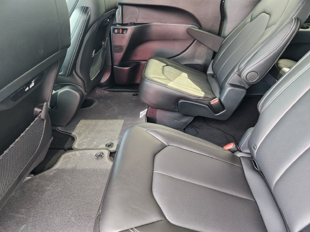 2025 Chrysler Pacifica Select - Photo 19