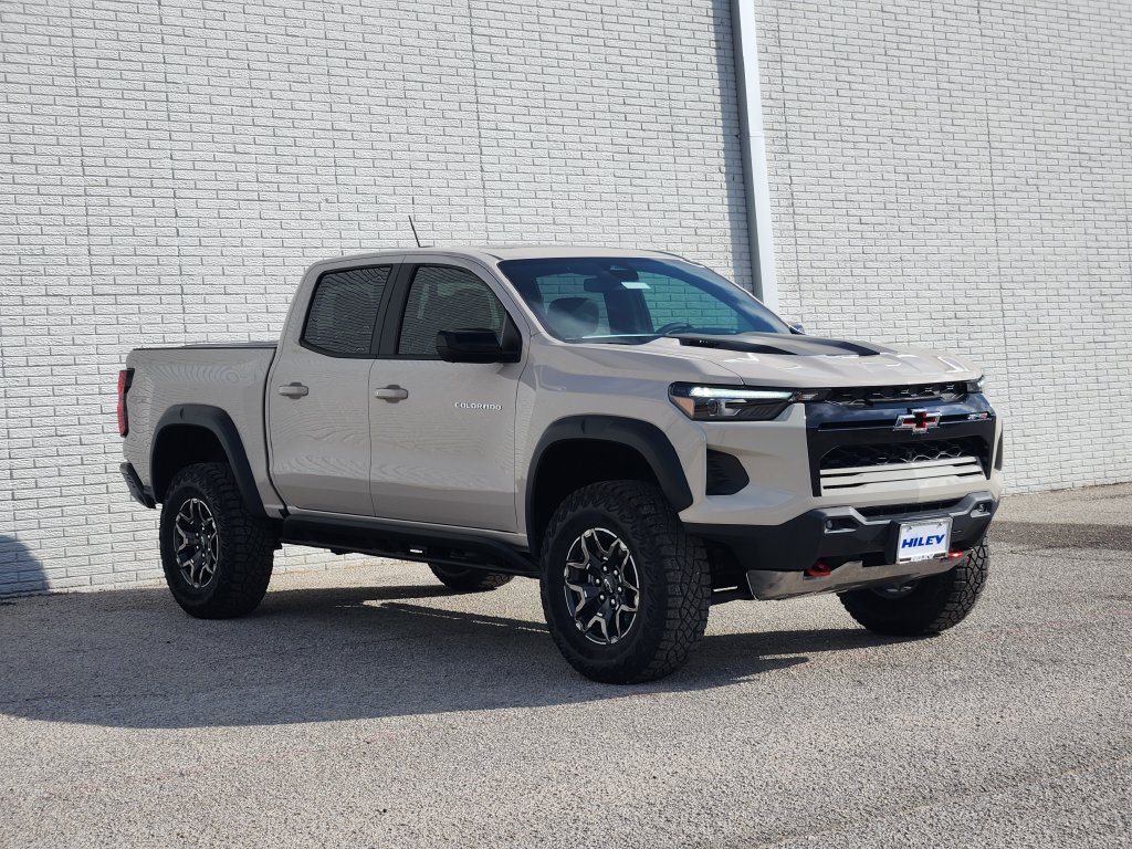 2026 Chevrolet Colorado ZR2 - Photo 2