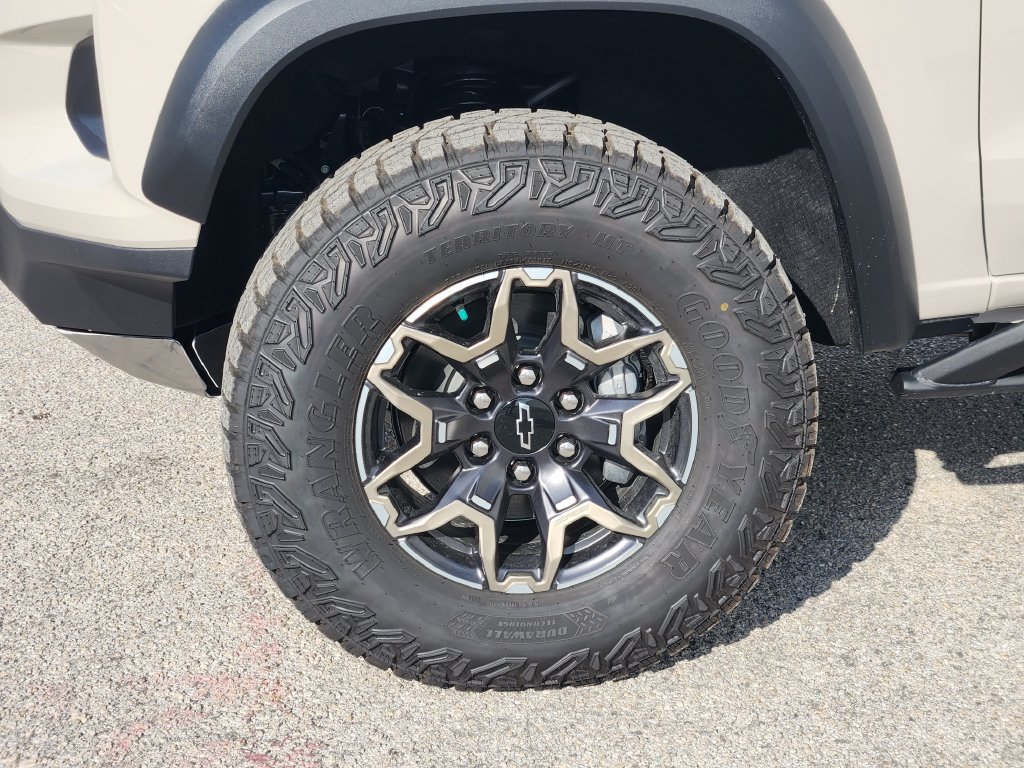 2026 Chevrolet Colorado ZR2 - Photo 8