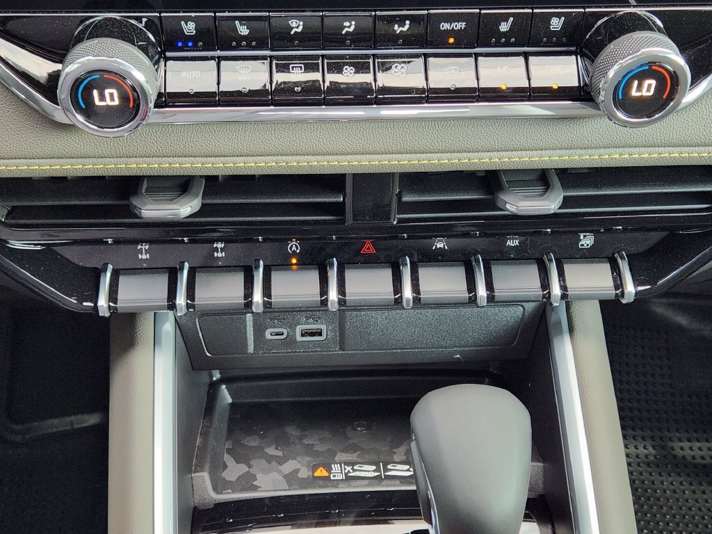 2026 Chevrolet Colorado ZR2 - Photo 13