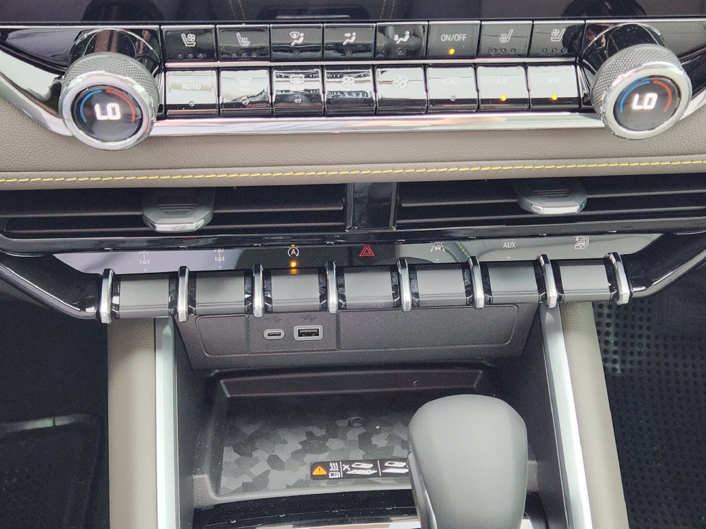 2026 Chevrolet Colorado ZR2 - Photo 14