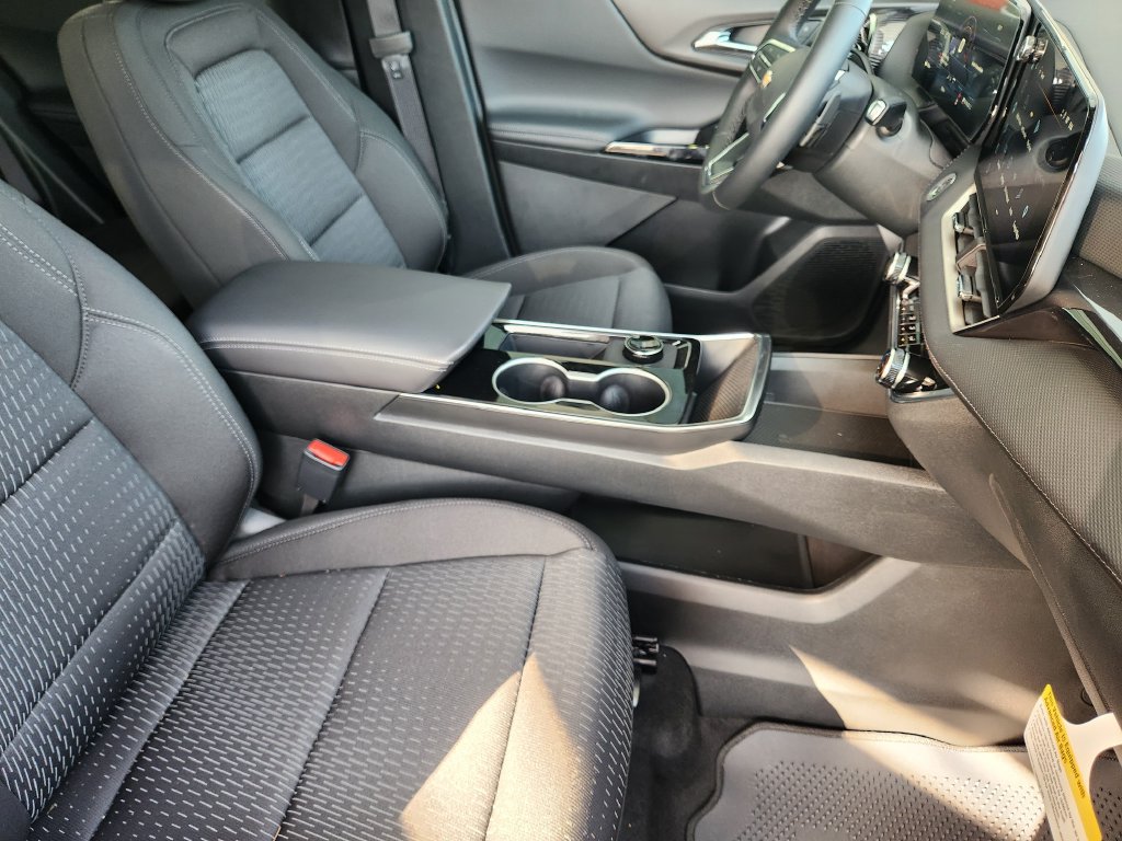 2027 Chevrolet Equinox LT - Photo 10