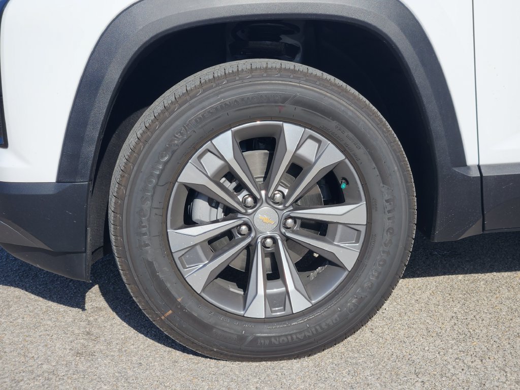 2027 Chevrolet Equinox LT - Photo 8