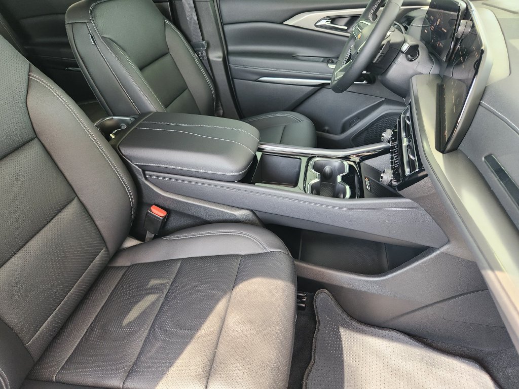 2027 Chevrolet Traverse LT - Photo 10