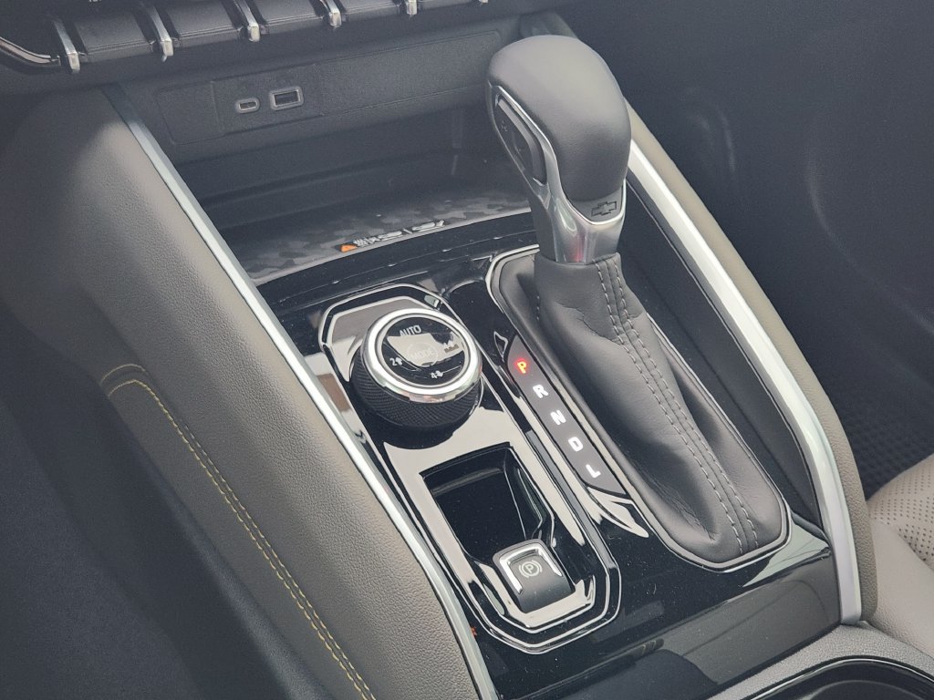2026 Chevrolet Colorado ZR2 - Photo 15