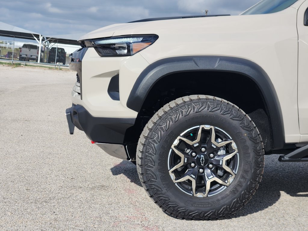 2026 Chevrolet Colorado ZR2 - Photo 5