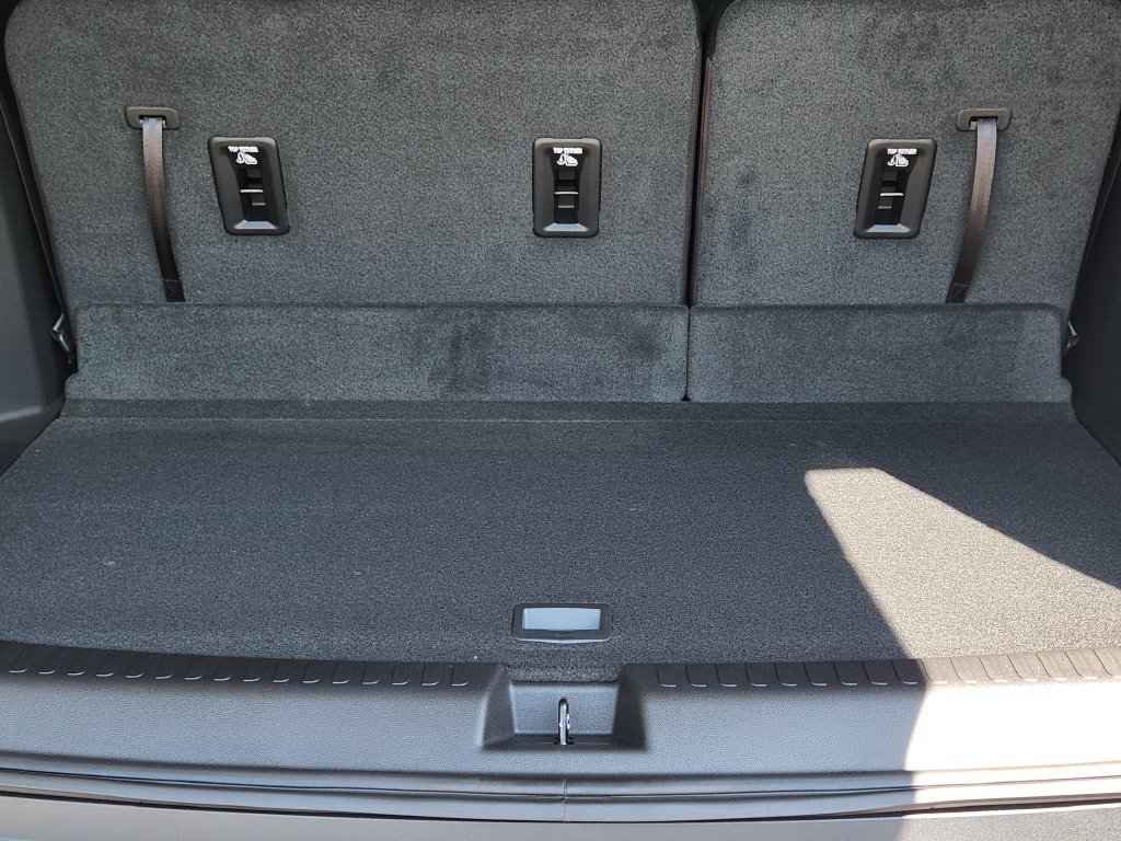 2027 Chevrolet Traverse LT - Photo 21