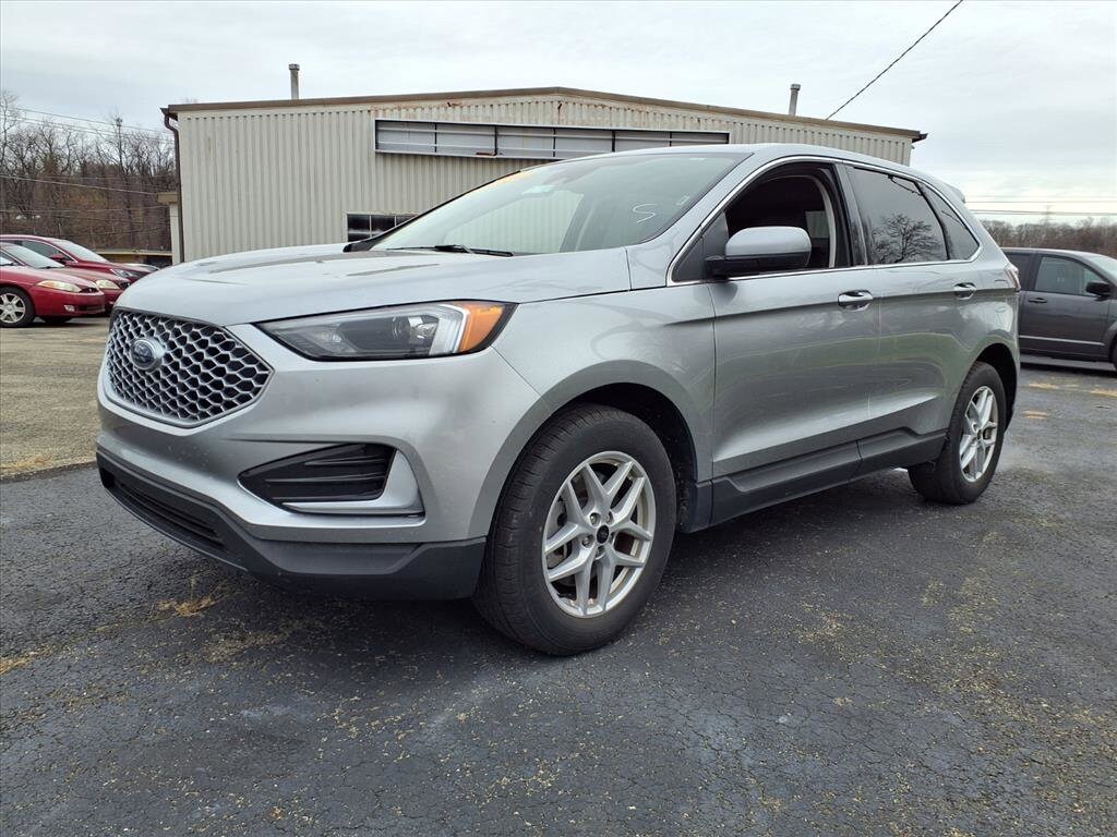 2024 Ford Edge SEL photo 2