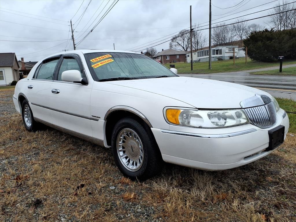 Used 2001 Lincoln Town Car Cartier Sedan