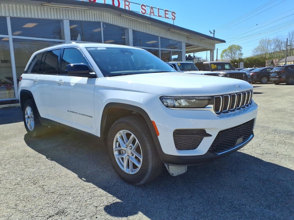 Used 2023 Jeep Grand Cherokee Laredo Laredo 4x4