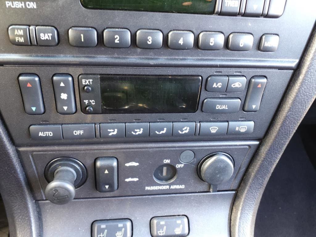 2004 Ford Thunderbird Deluxe - Photo 11