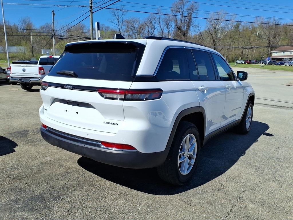 Used 2023 Jeep Grand Cherokee Laredo Laredo 4x4