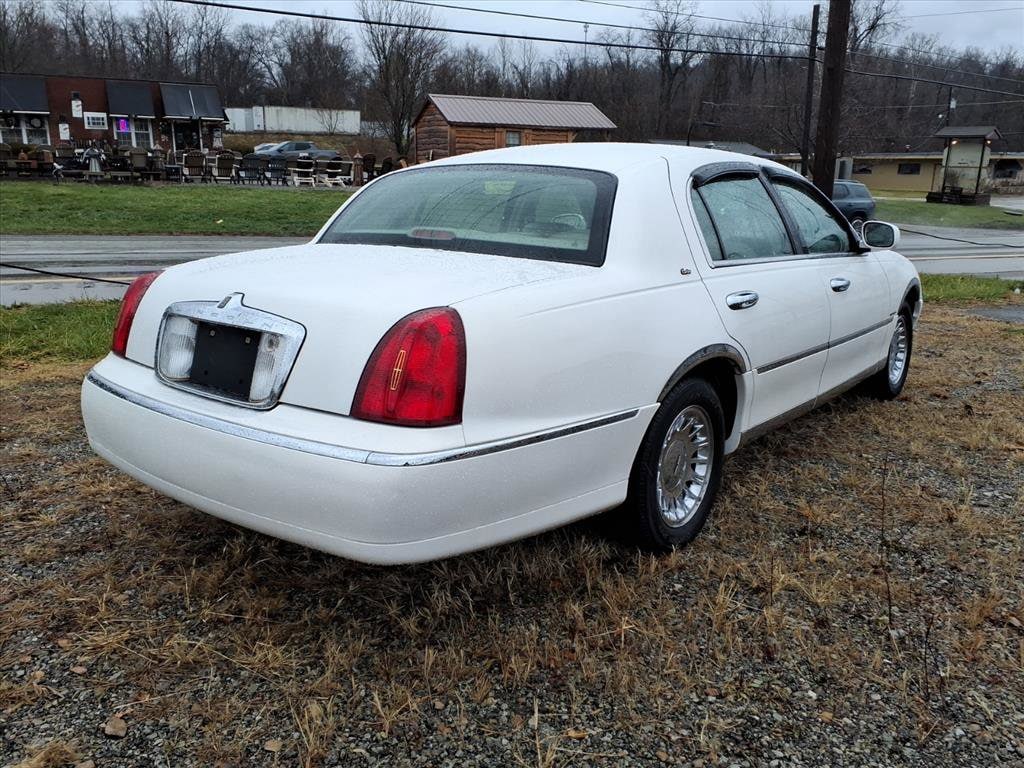 Used 2001 Lincoln Town Car Cartier Sedan