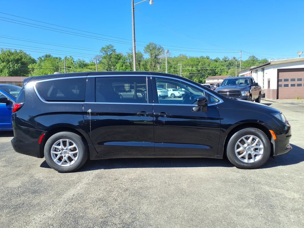Used 2024 Chrysler Voyager LX LX FWD