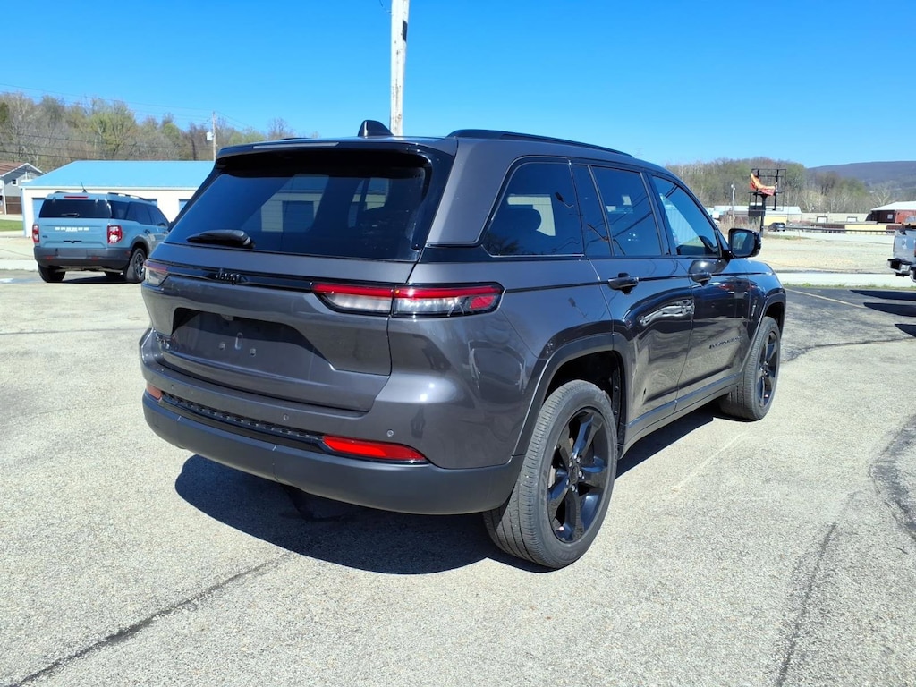 Used 2023 Jeep Grand Cherokee Altitude Altitude 4x4
