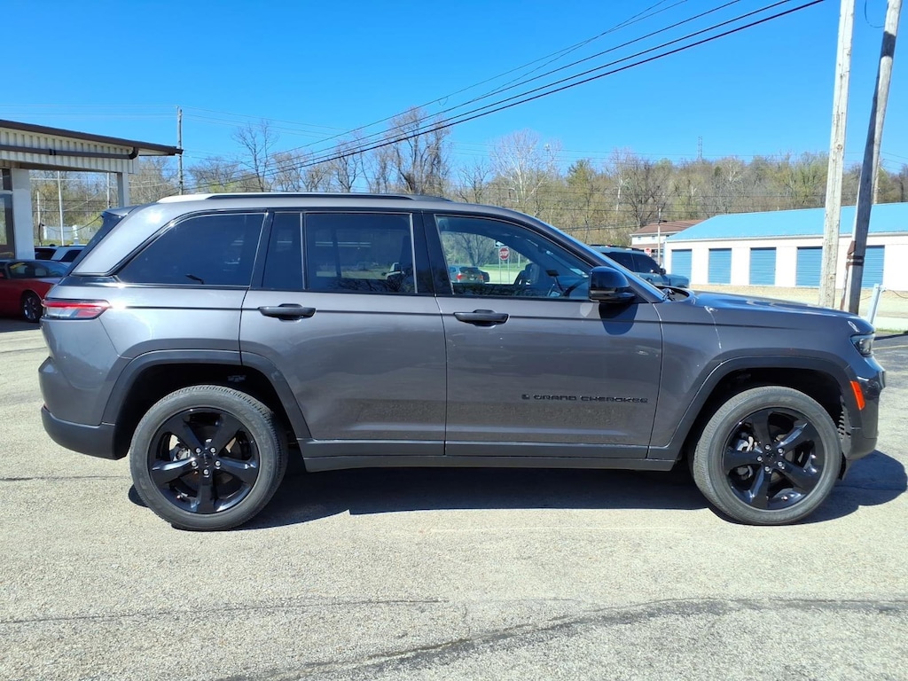 Used 2023 Jeep Grand Cherokee Altitude Altitude 4x4