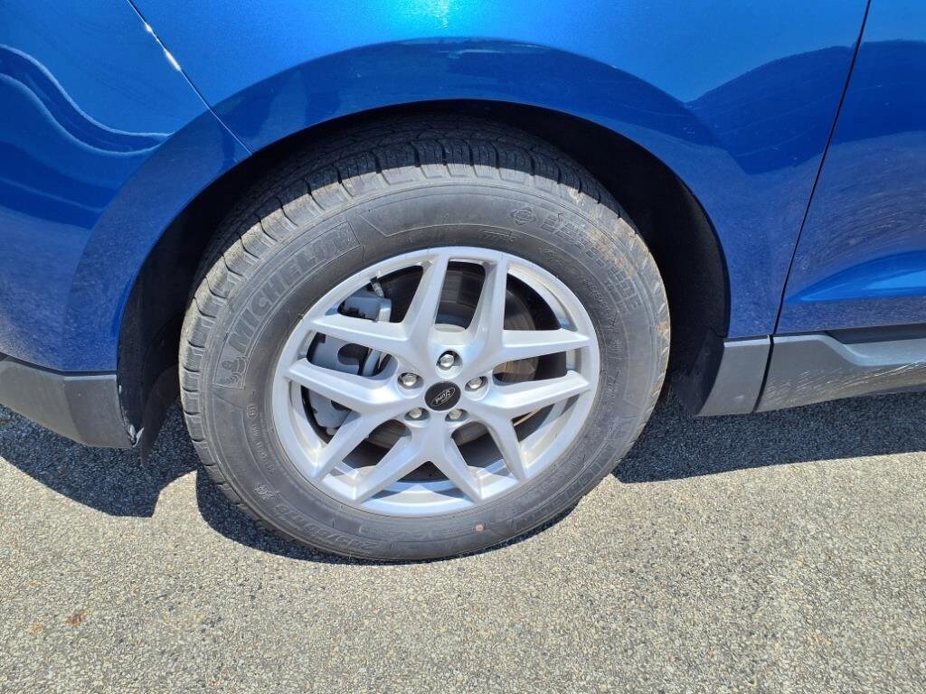 2024 Ford Edge SEL photo 4