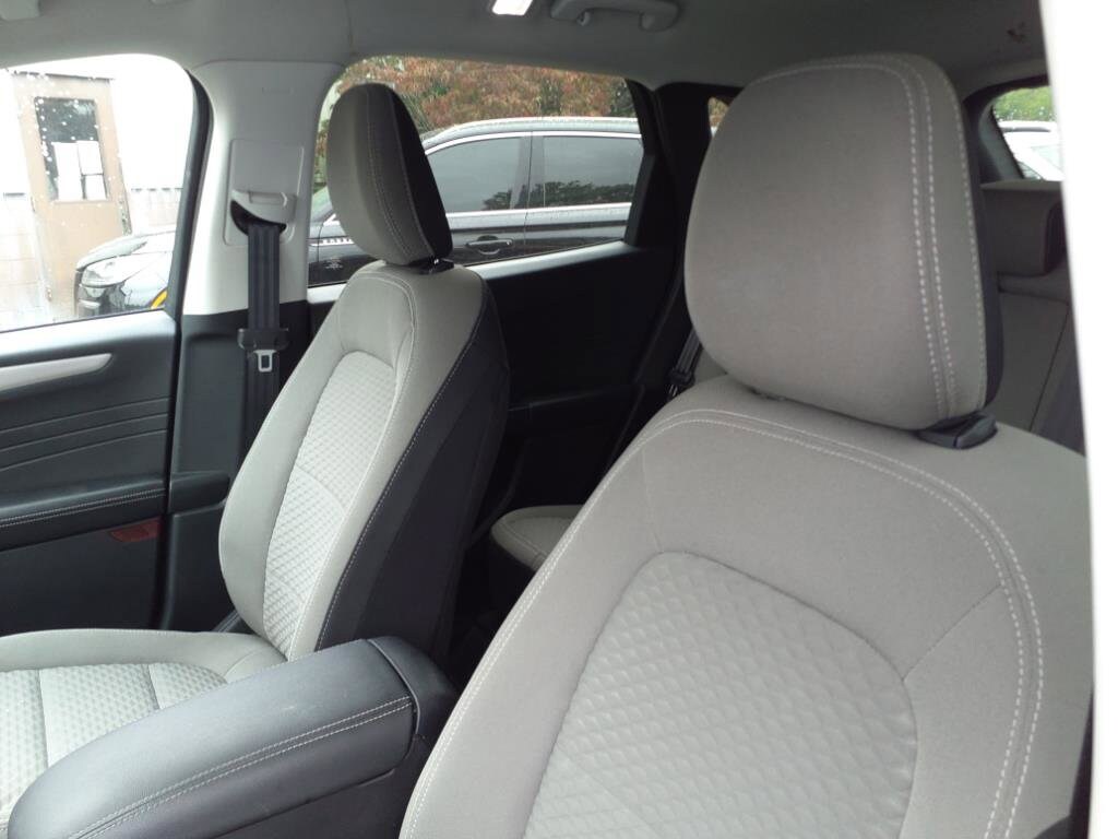 2021 Ford Escape SE Hybrid photo 4