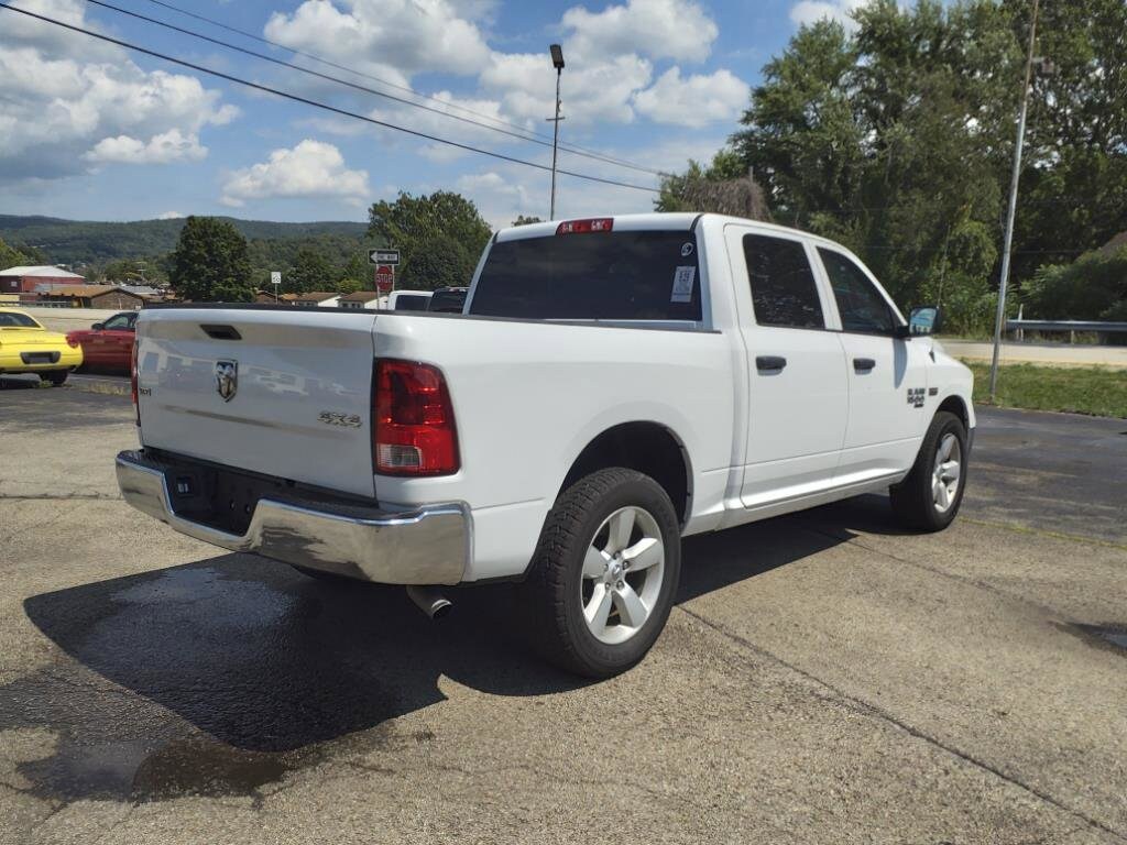 2022 Ram 1500 Classic SLT photo 3