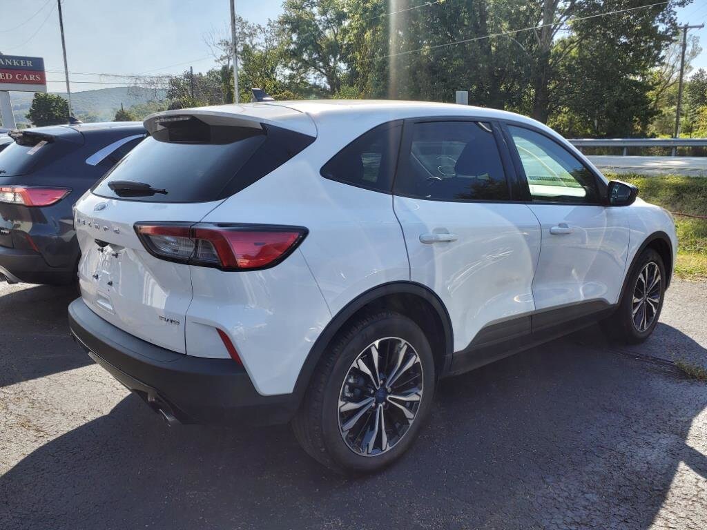 2022 Ford Escape SE photo 2