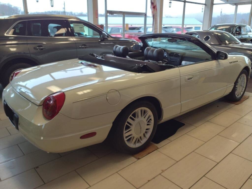 2002 Ford Thunderbird Deluxe photo 4