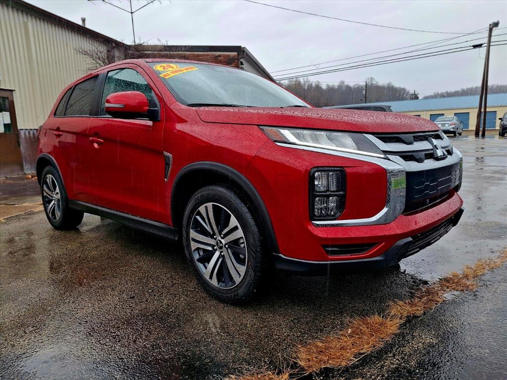 2024 Mitsubishi Outlander Sport SE's photo