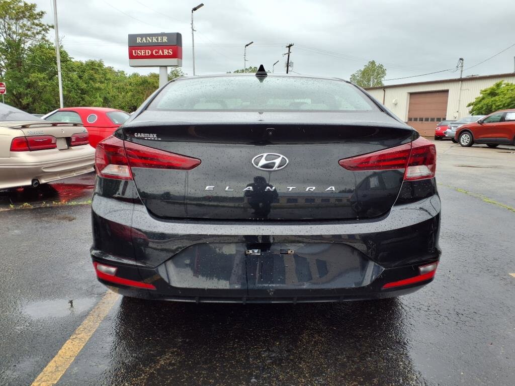 2019 Hyundai Elantra Value Edition photo 3