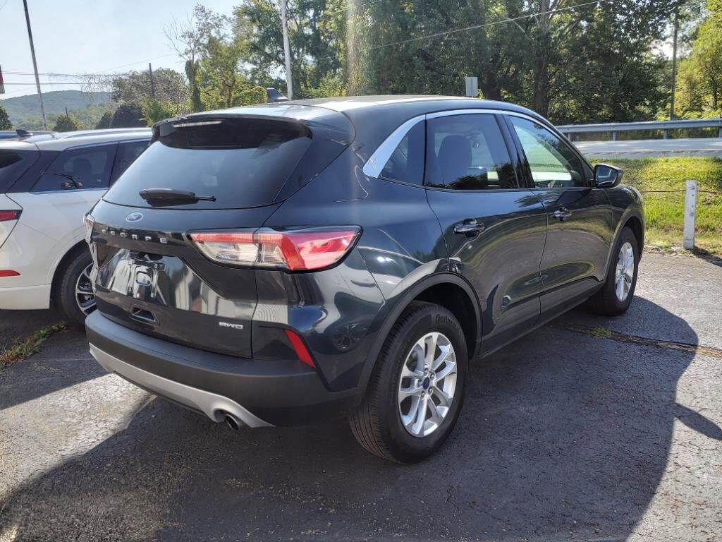 2022 Ford Escape SE photo 2