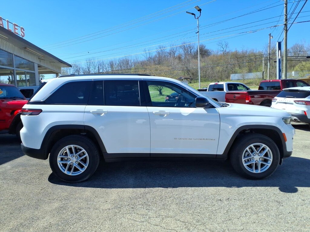 Used 2023 Jeep Grand Cherokee Laredo Laredo 4x4