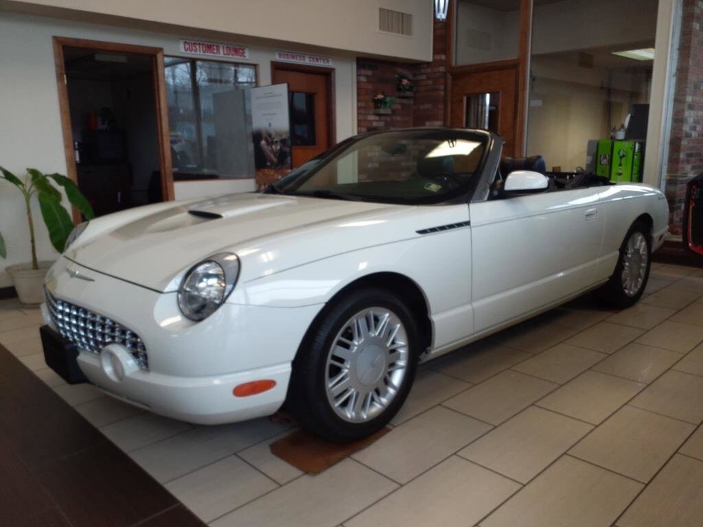 2002 Ford Thunderbird Deluxe photo 3