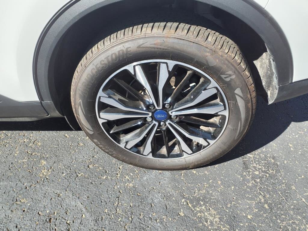 2022 Ford Escape SE photo 4