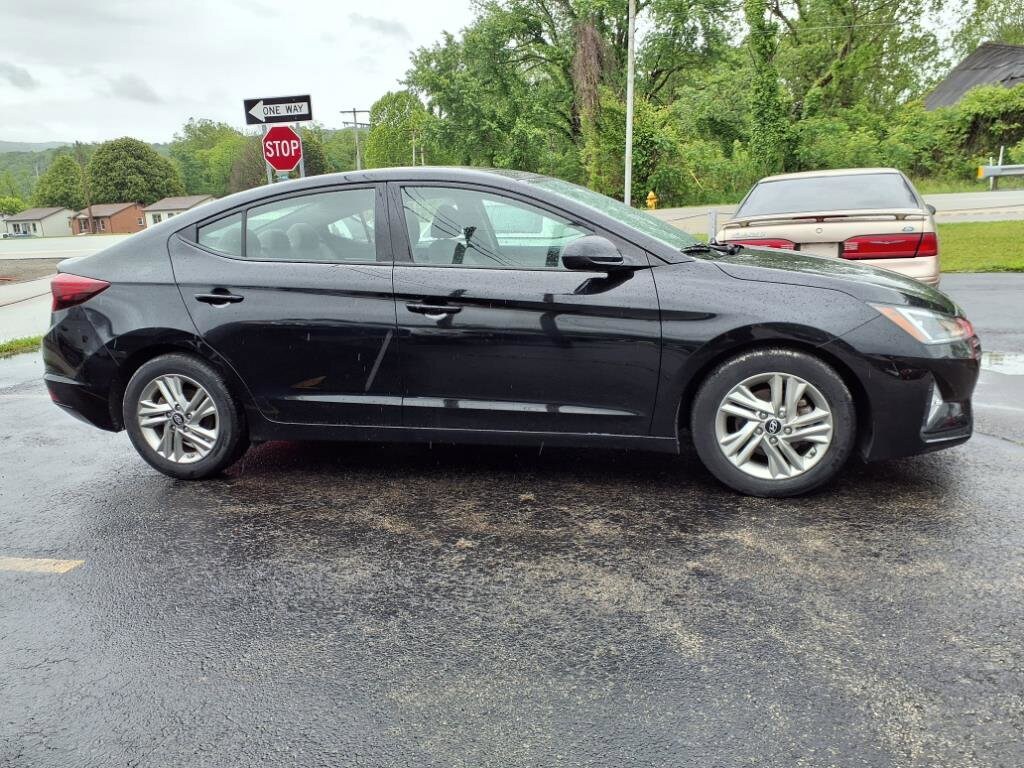 2019 Hyundai Elantra Value Edition photo 2