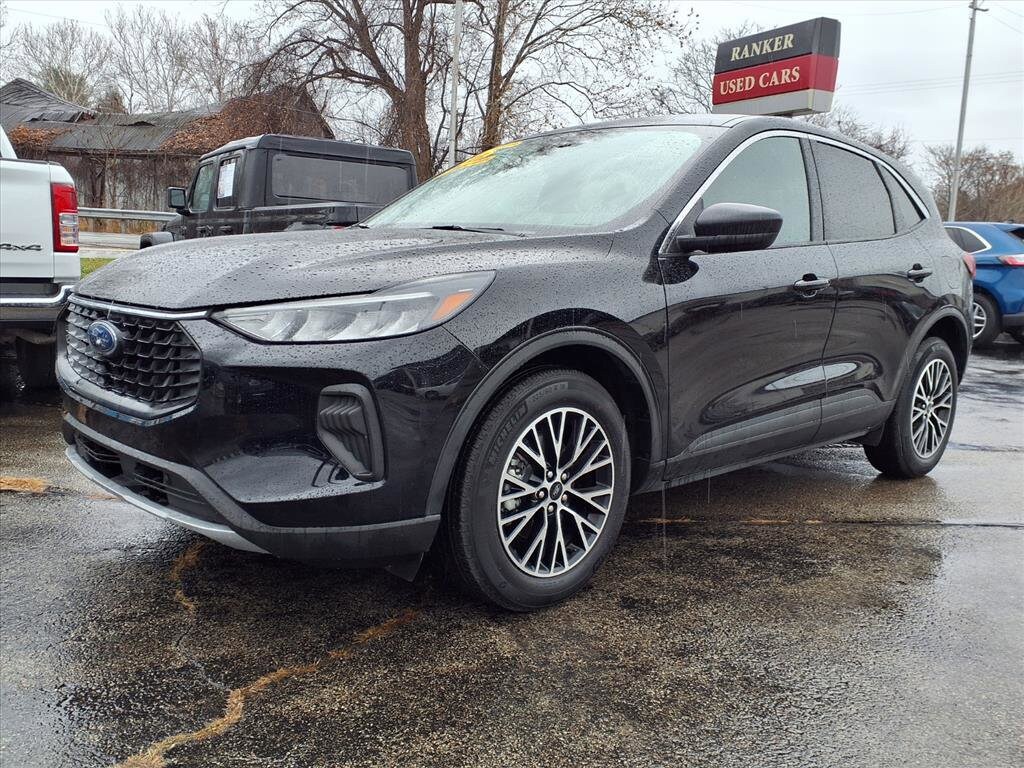 2023 Ford Escape Active Hybrid photo 2