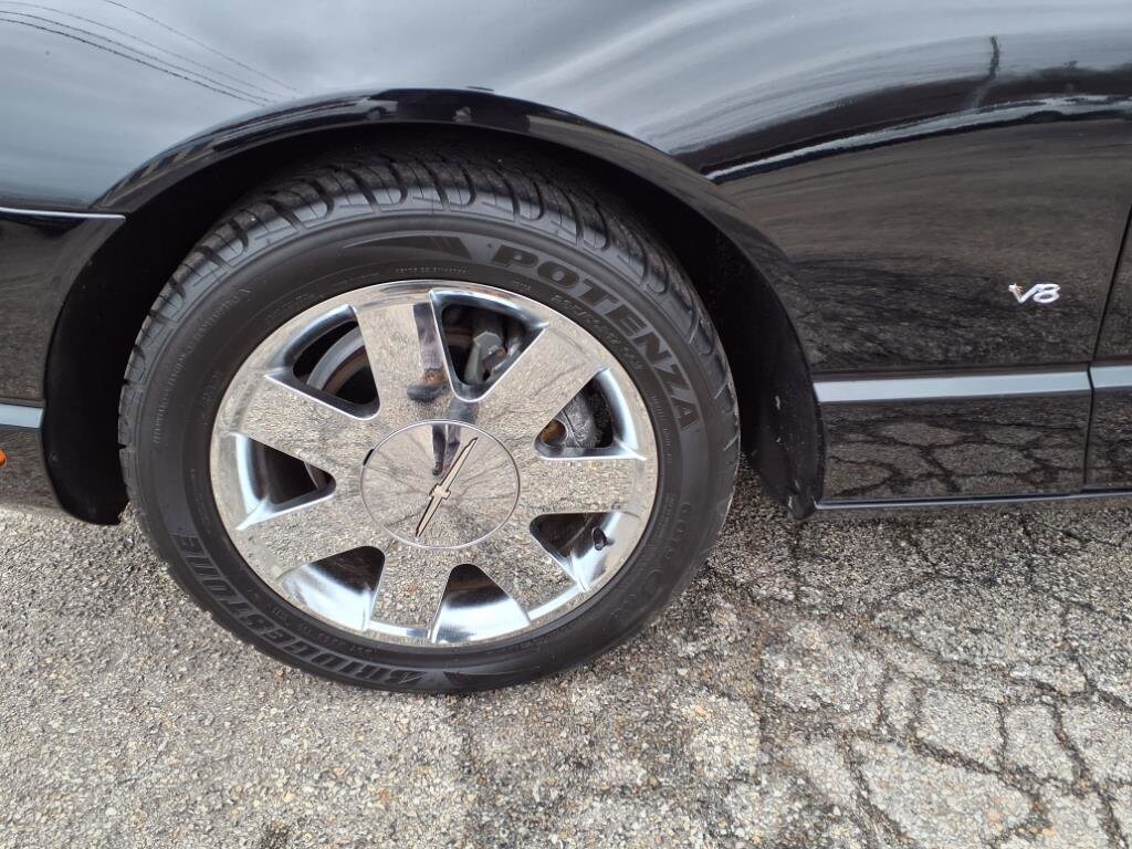 2003 Ford Thunderbird Deluxe photo 2