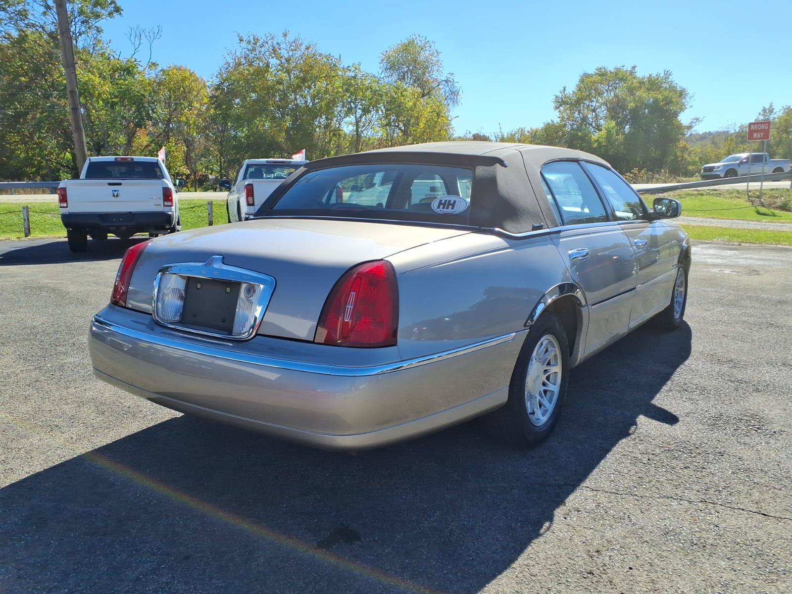 Used 1999 Lincoln Town Car Executive Sedan