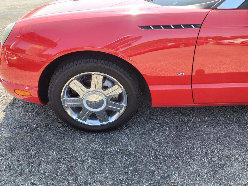 2004 Ford Thunderbird Deluxe photo 4