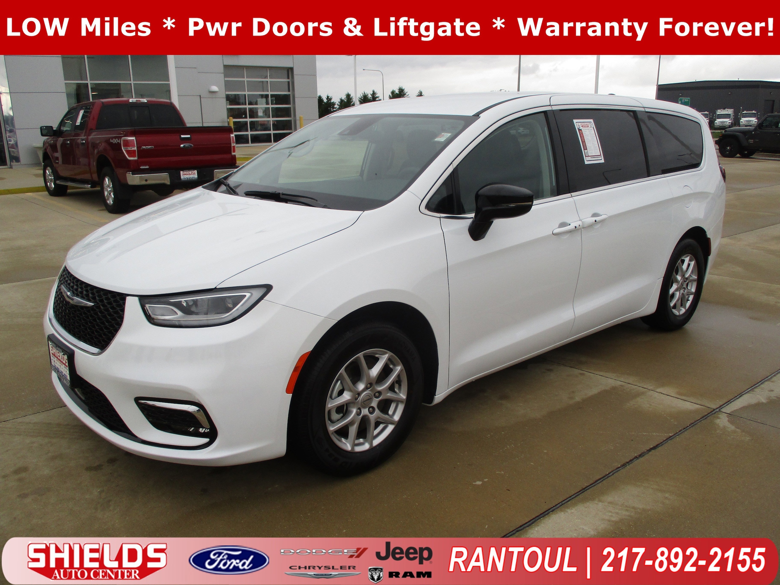 2024 Chrysler Pacifica Touring L's photo