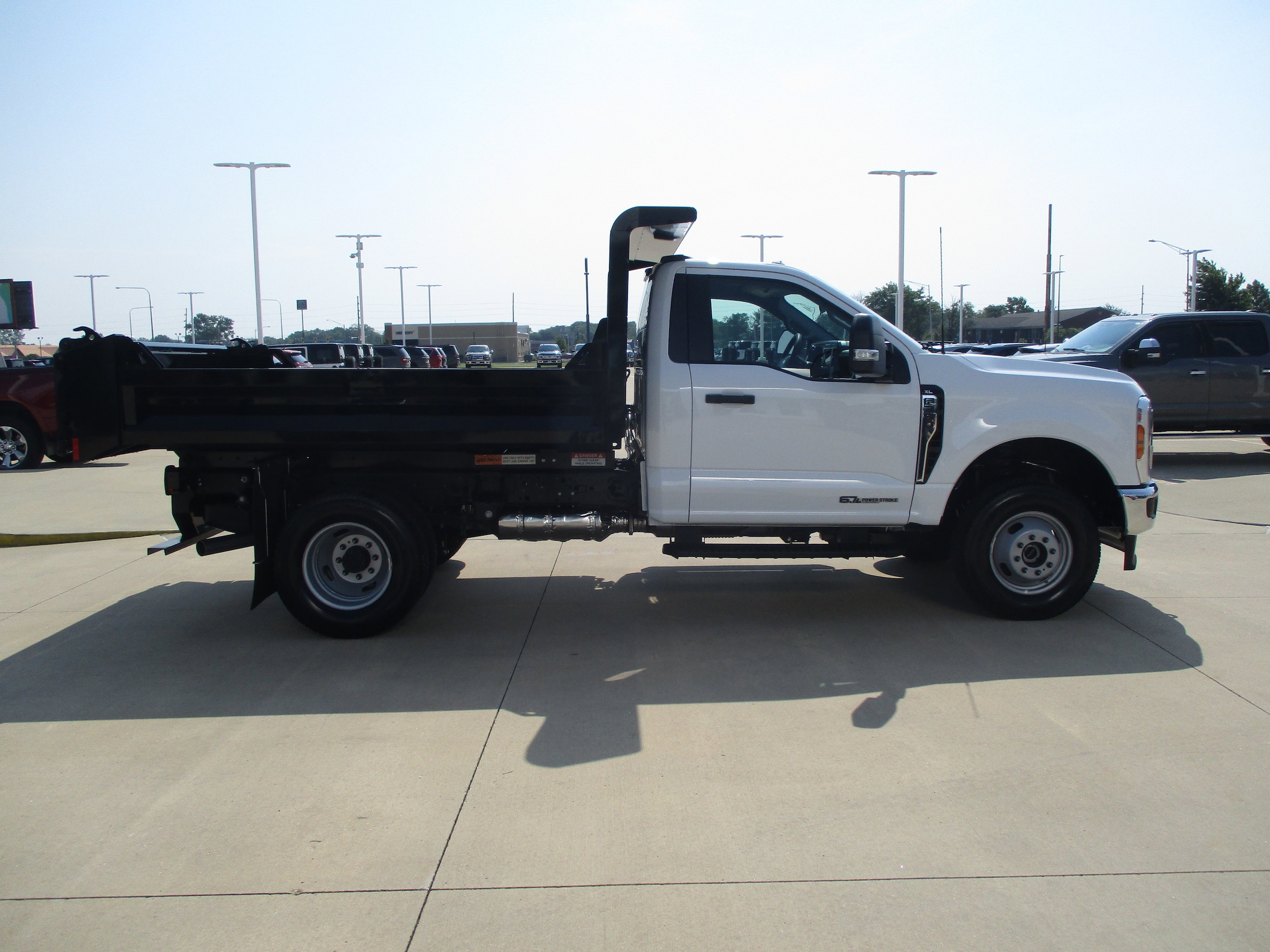 2025 Ford F-350 Super Duty Chassis Cab XL - Photo 8