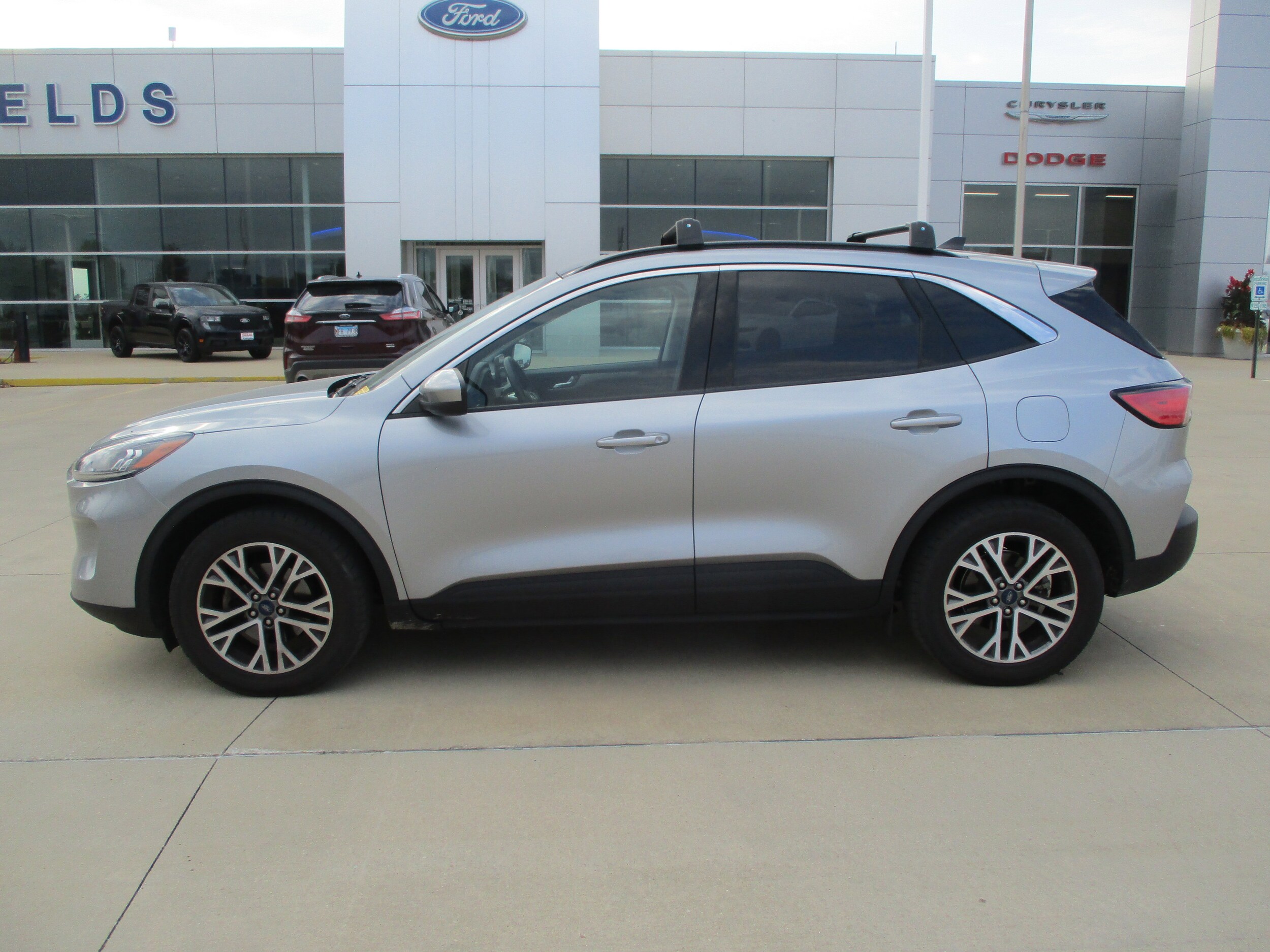 2022 Ford Escape SEL photo 2