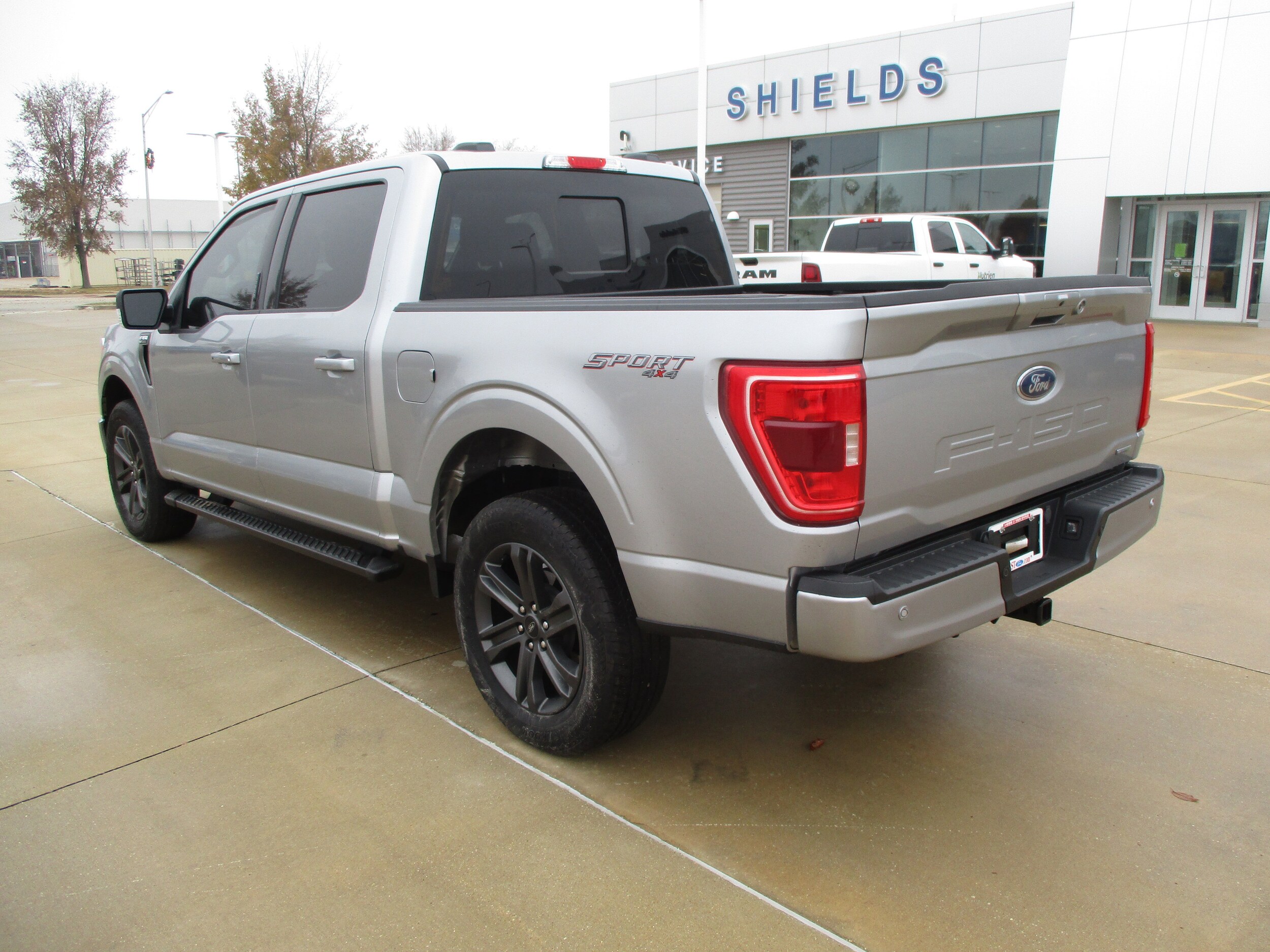 2023 Ford F-150 XLT photo 3