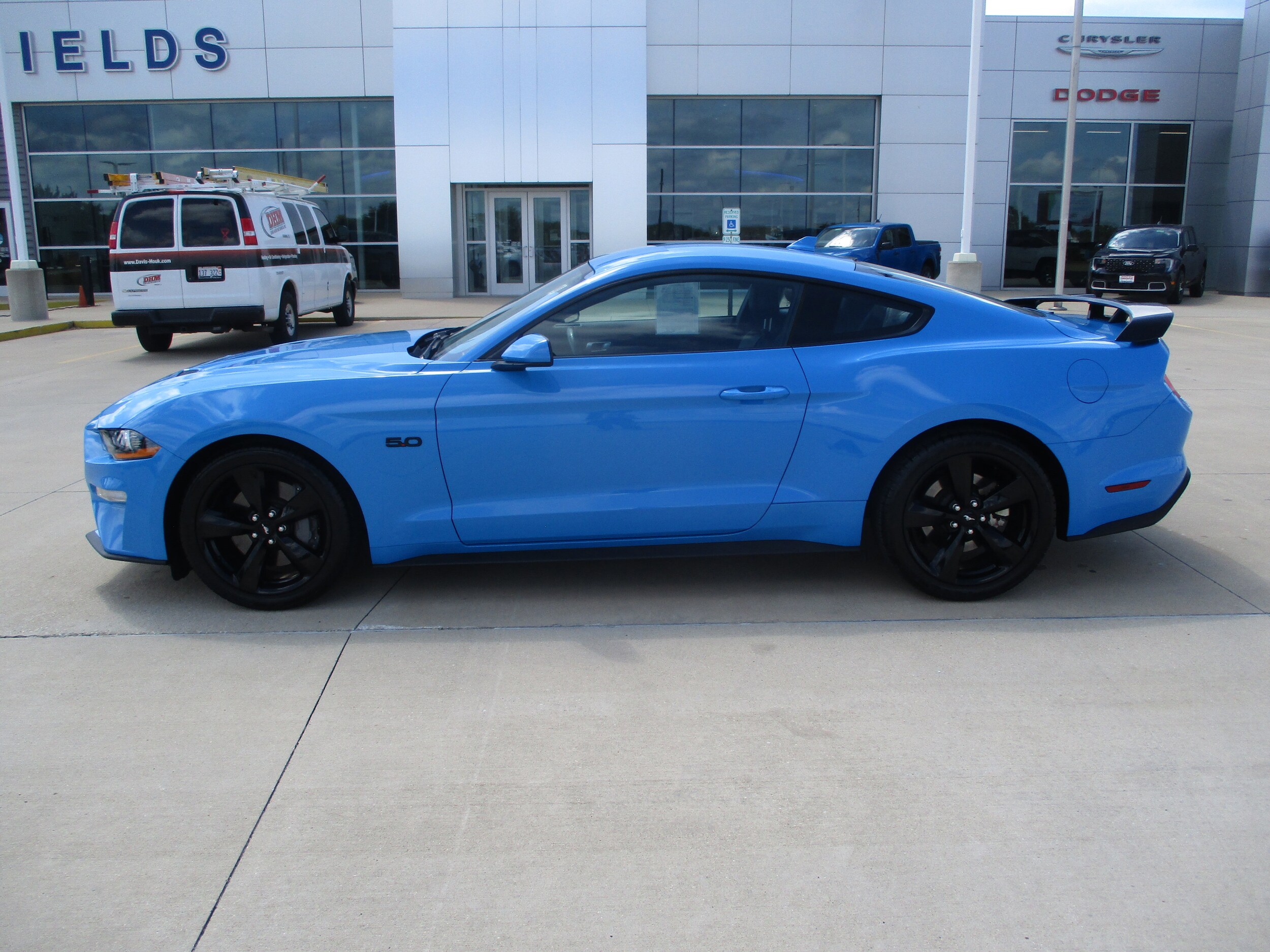 2022 Ford Mustang GT Premium photo 2