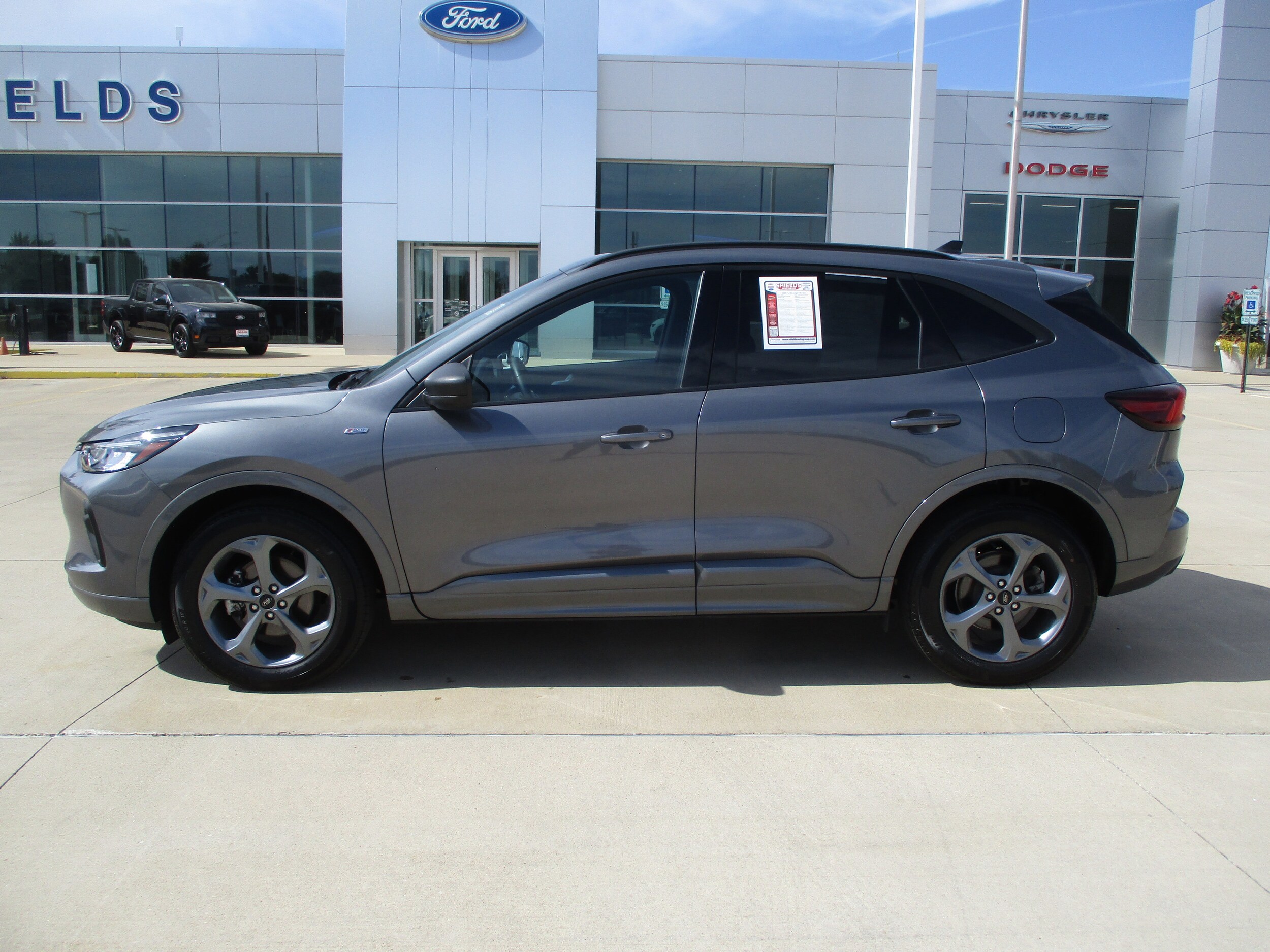 2023 Ford Escape ST-Line photo 2
