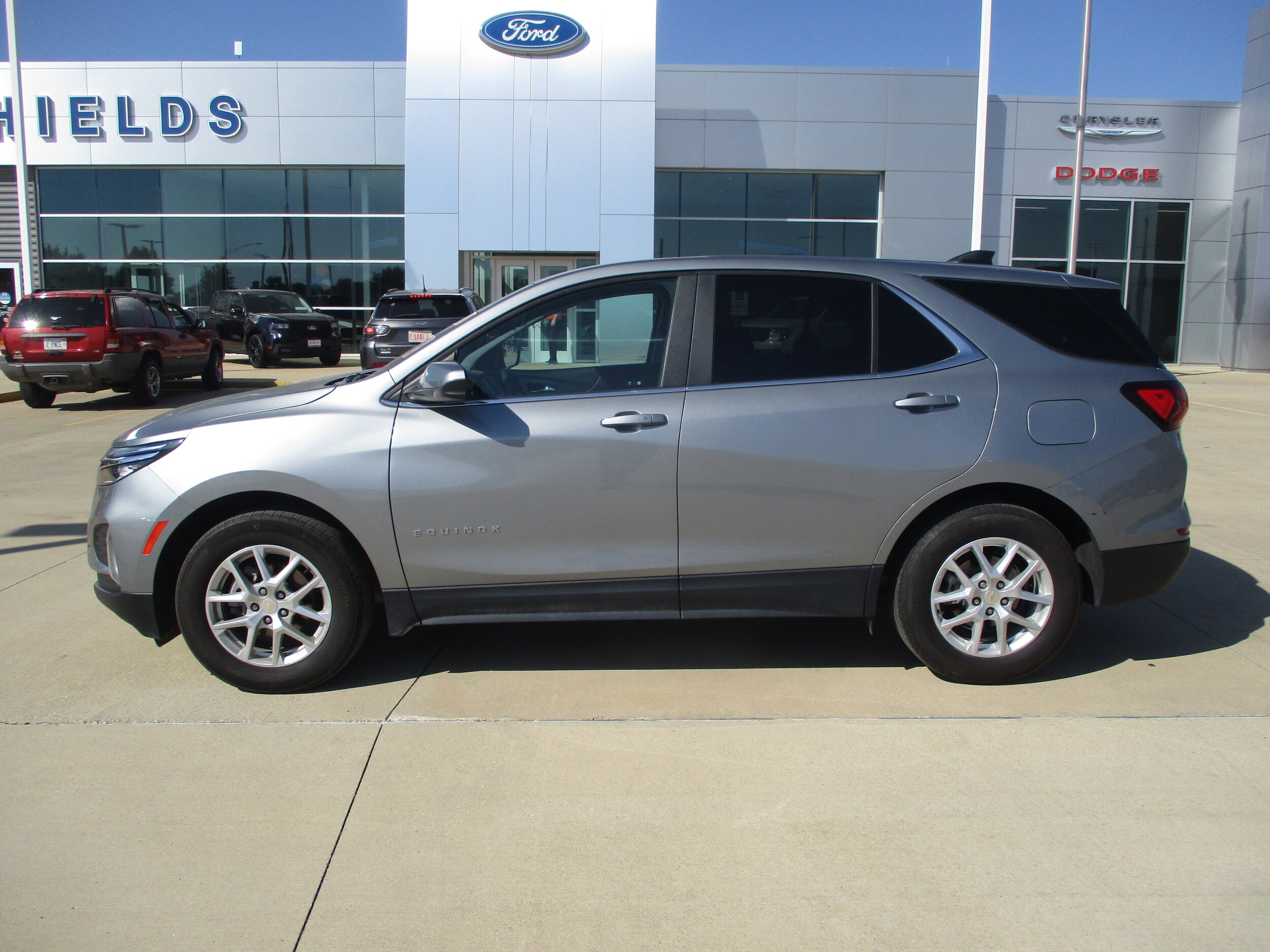 2023 Chevrolet Equinox photo 2