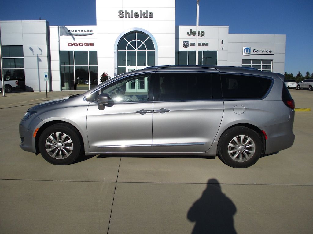 Used 2018 Chrysler Pacifica Touring L Van