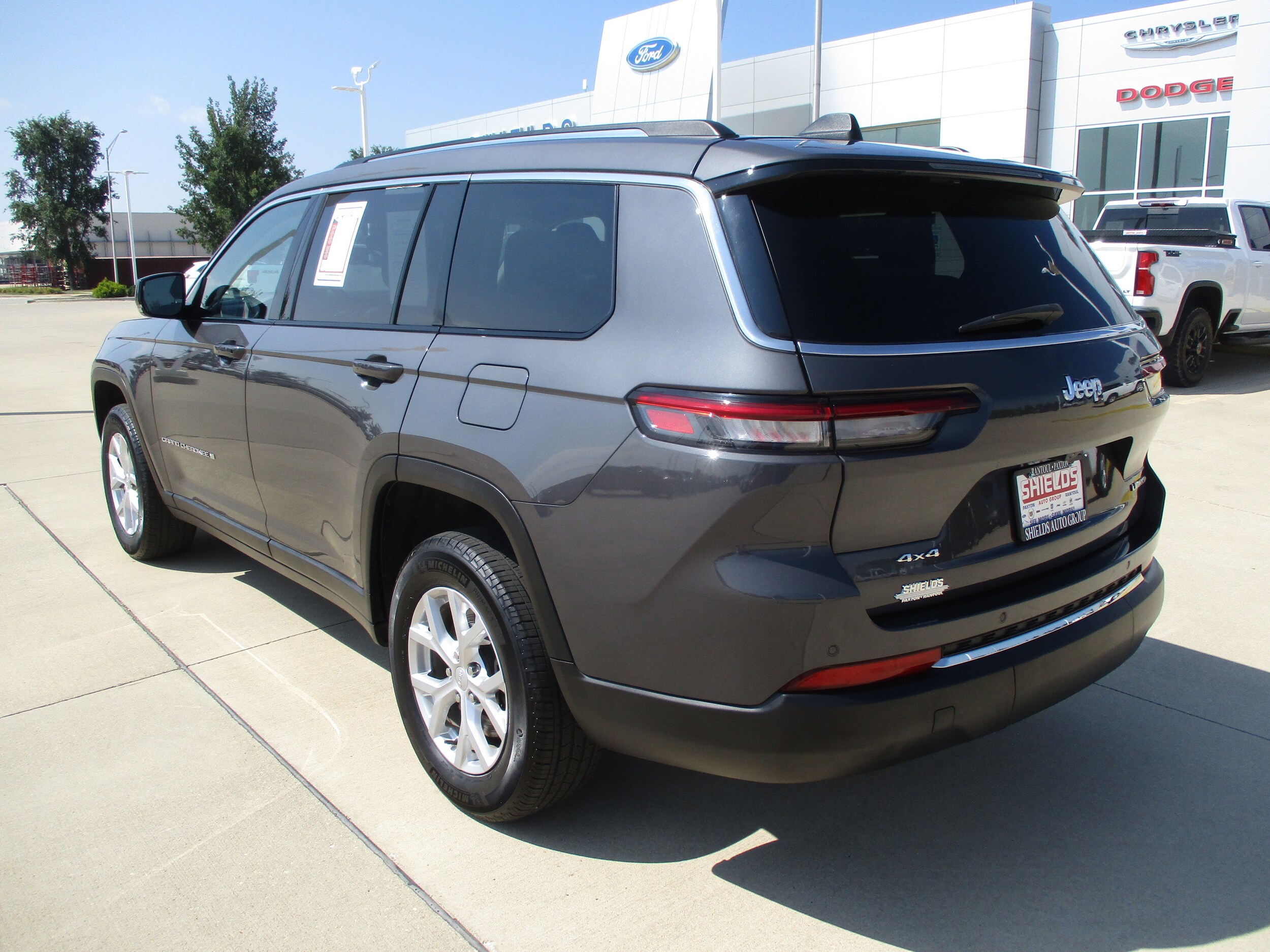 2023 Jeep Grand Cherokee Limited photo 2