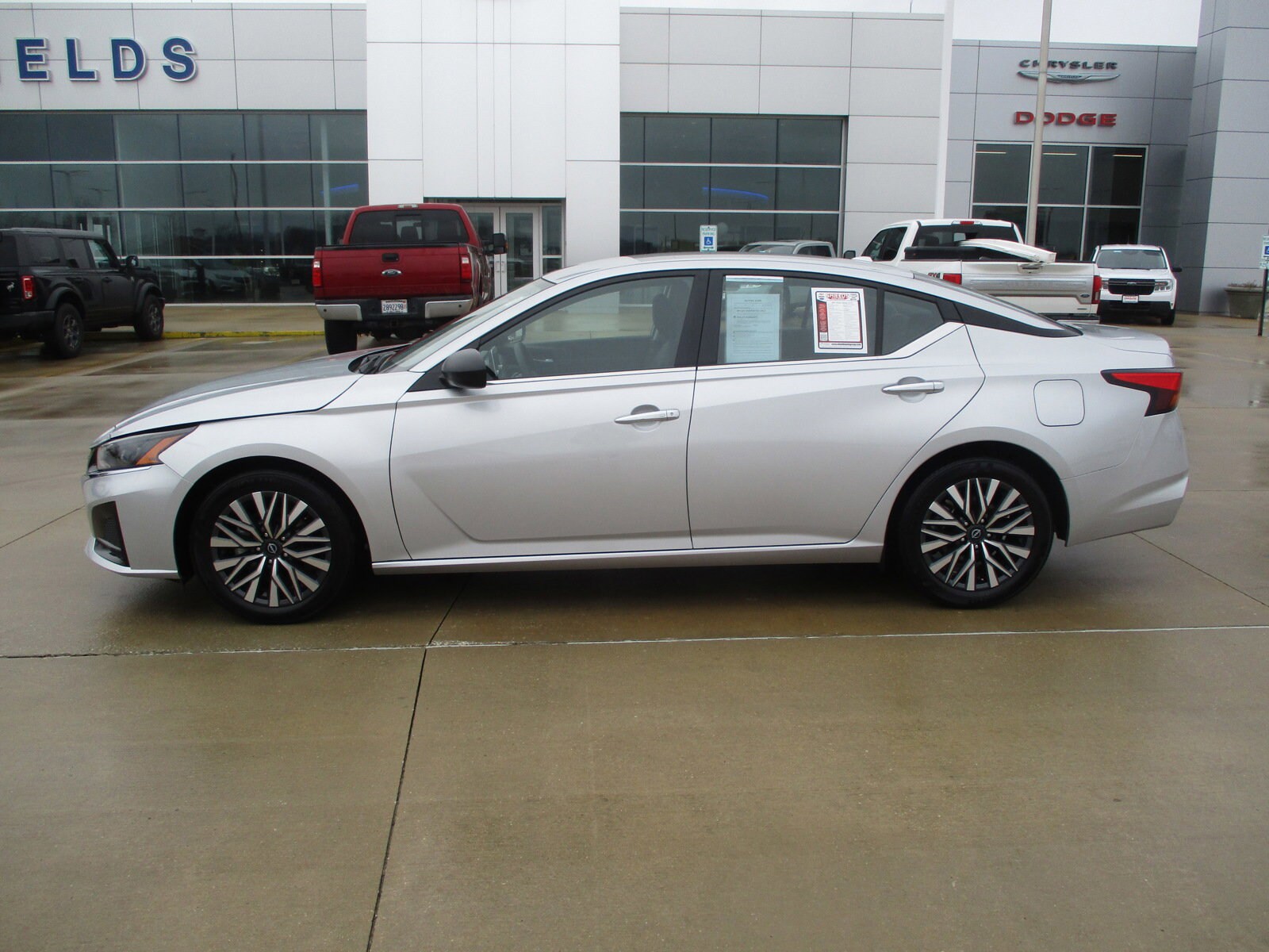 2024 Nissan Altima 2.5 SV photo 2