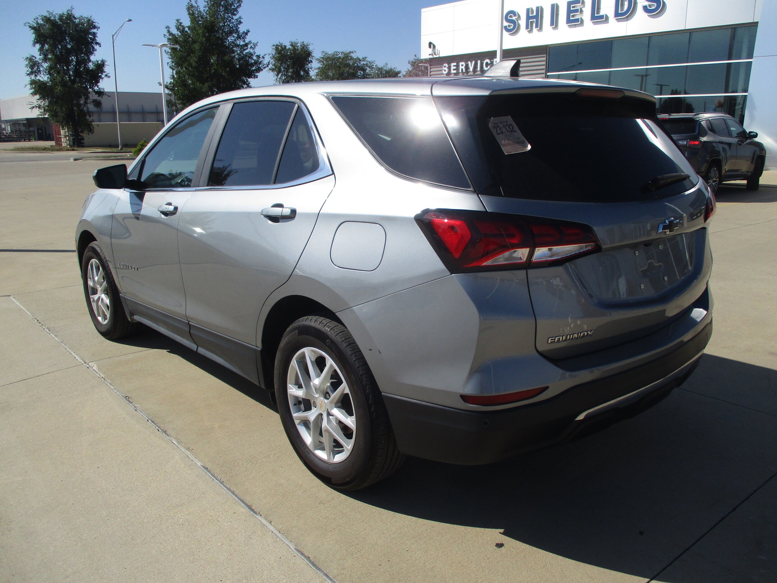 2023 Chevrolet Equinox photo 2
