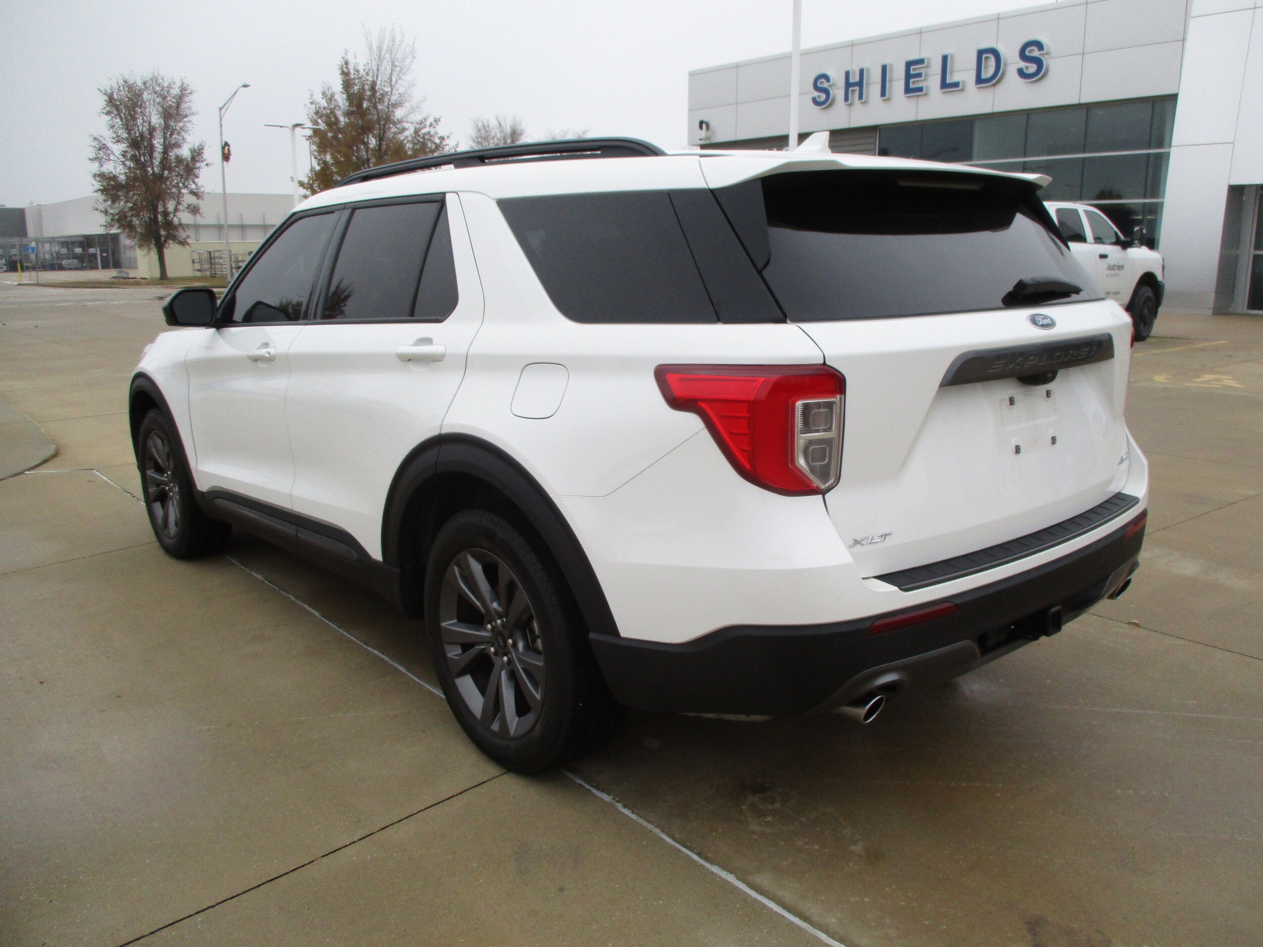 2023 Ford Explorer XLT photo 3